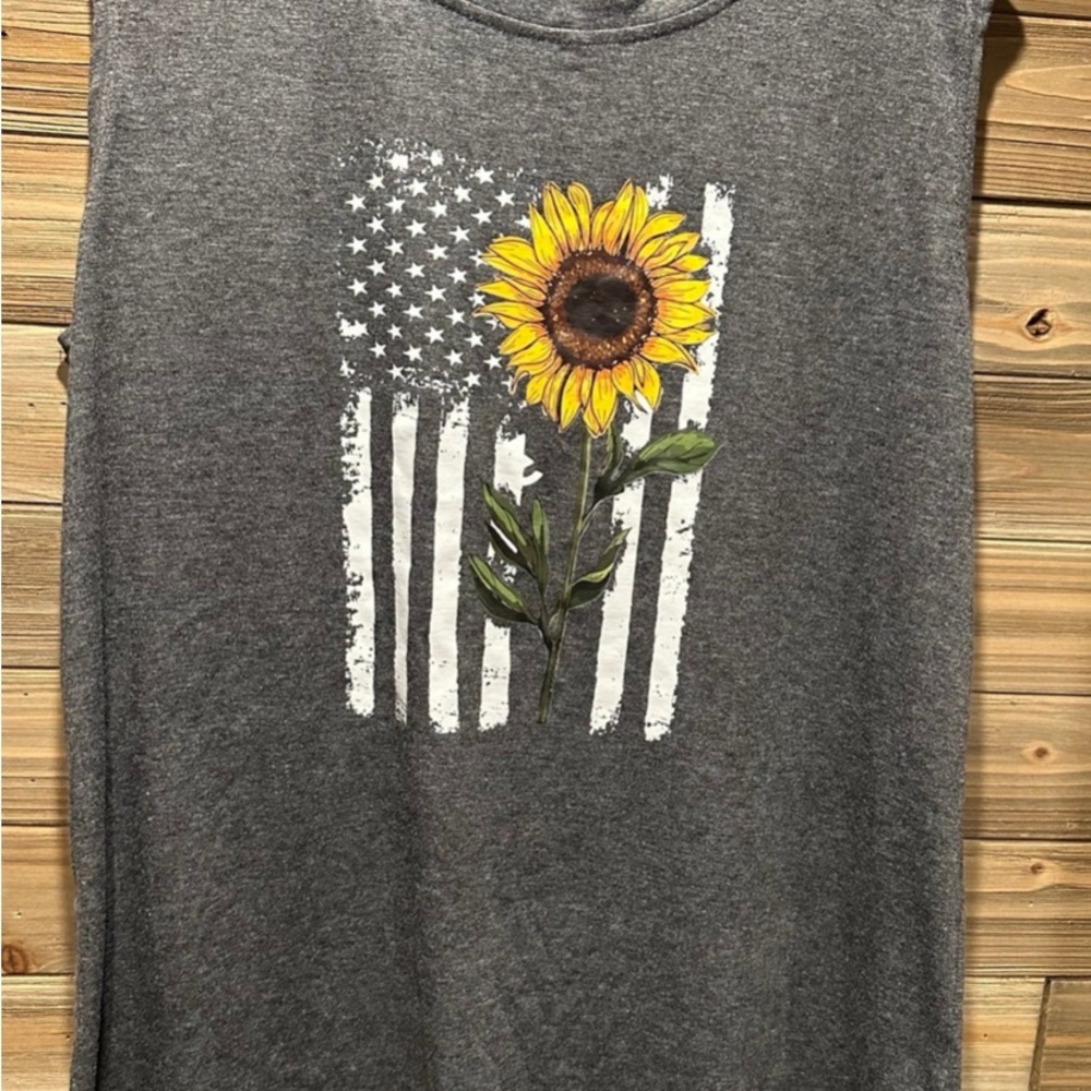 Gray Sleeveless Top with Sunflower and Flag Design